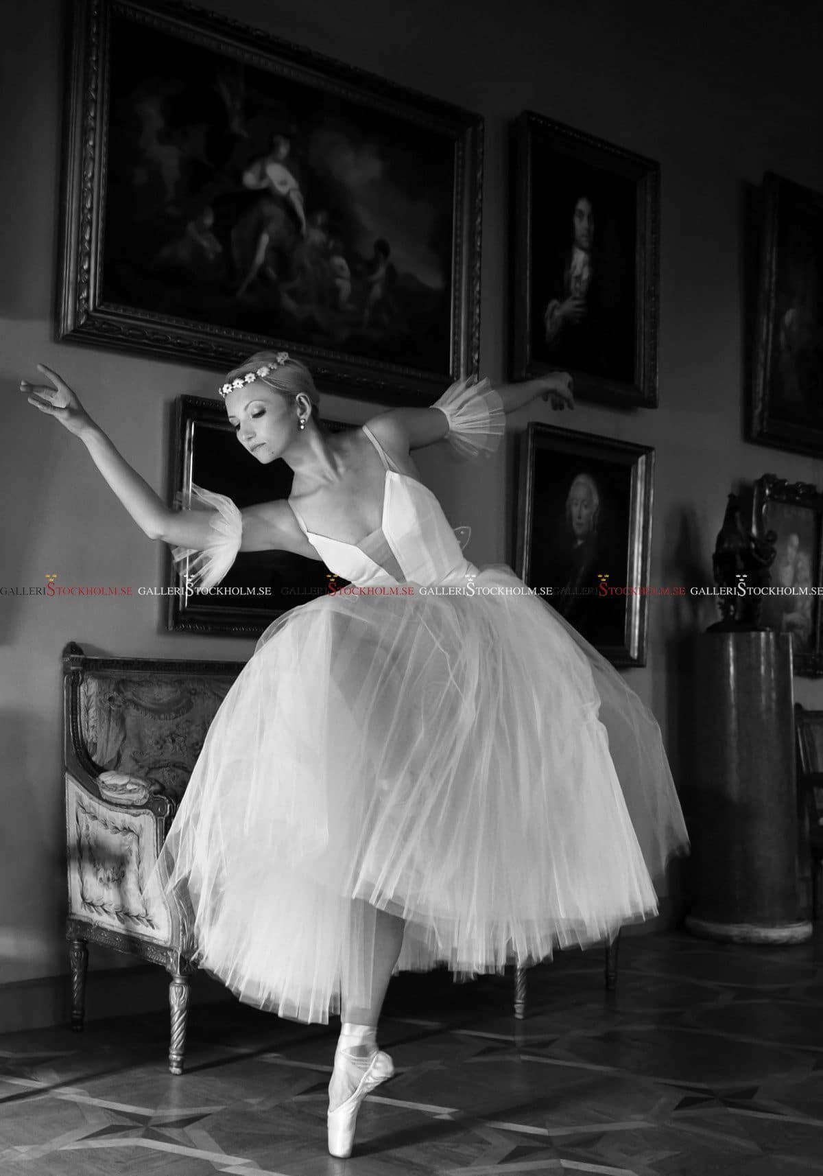 Dmitry Savchenko – Fotokonst – Ballerina in the gallery