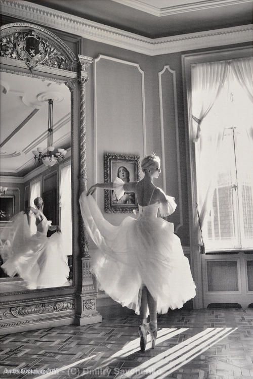 Dmitry Savchenko – Fotokonst – Outlined by the window